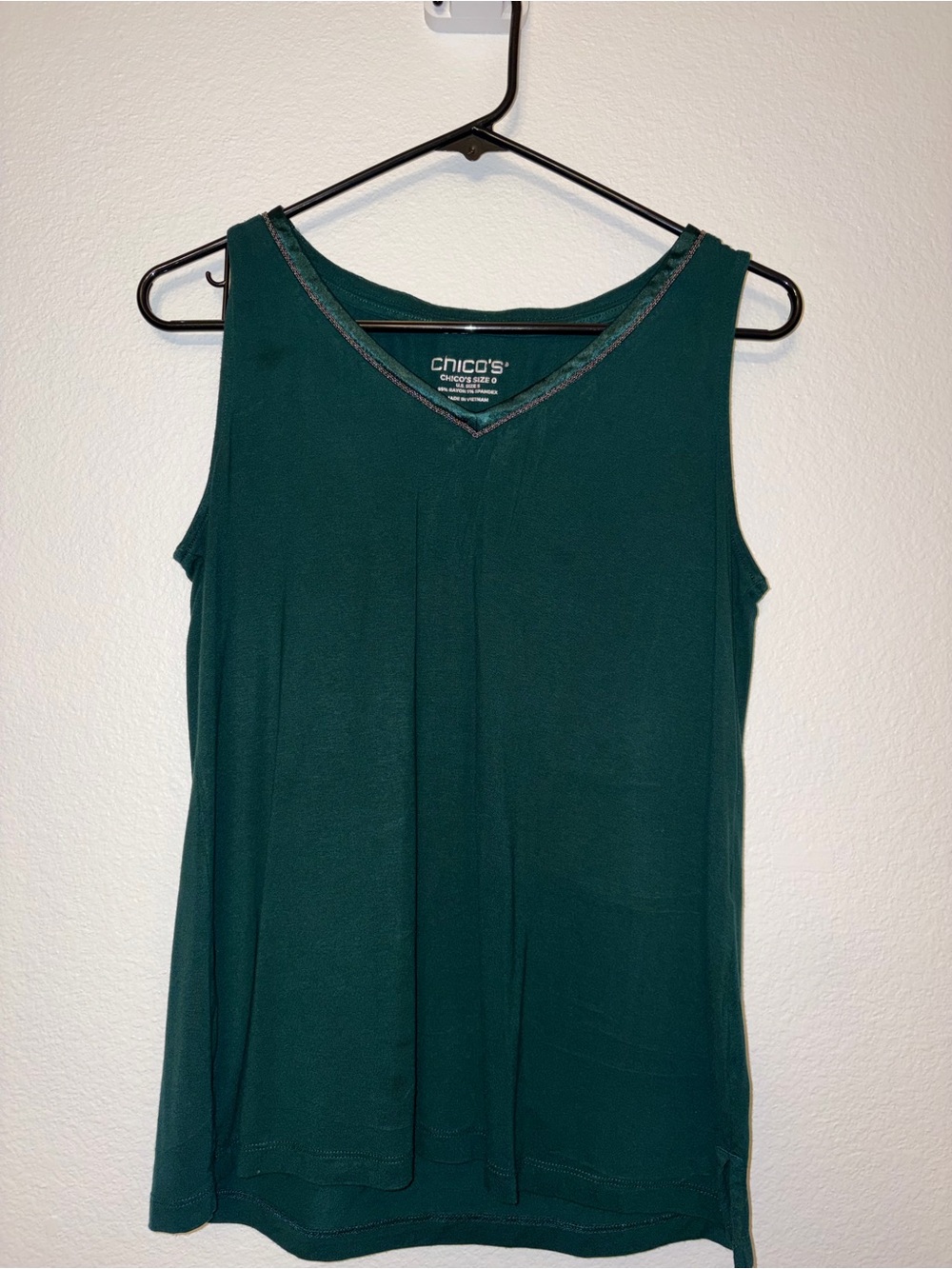 Chico's Emerald Green Satin Trim V-Neck Tank Top Small